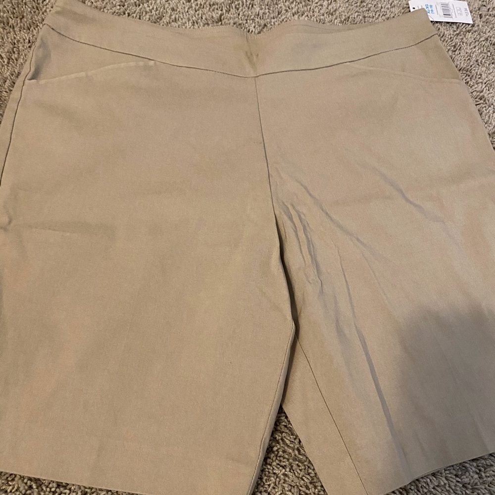 2 shorts - Picture 3 of 9